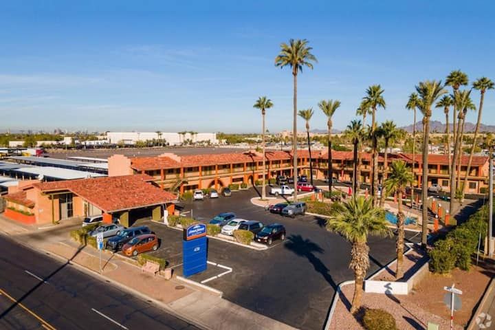 Howard johnson by wyndham phoenix airport/downtown