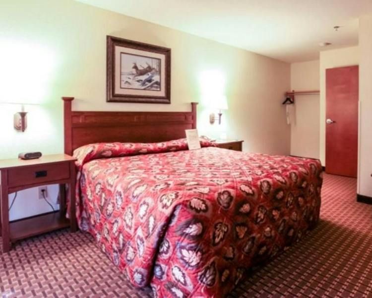 Mountain Inn & Suites Airport