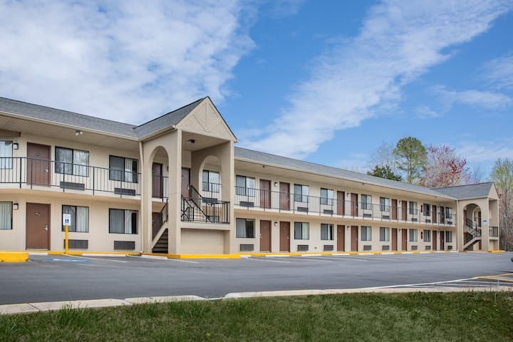 Super 8 by Wyndham Burlington NC