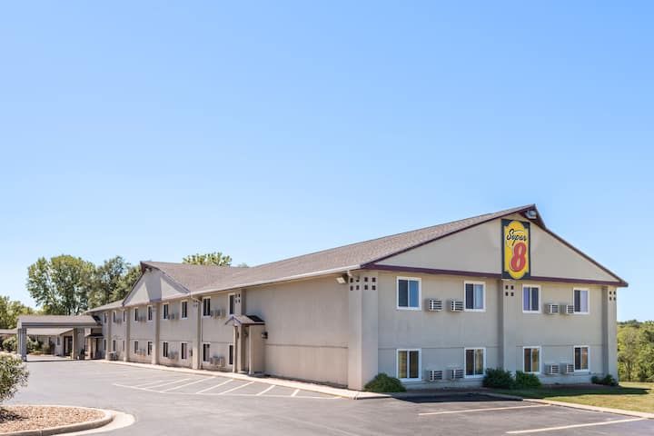 Super 8 by Wyndham Higginsville