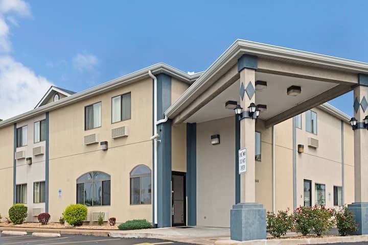 Travelodge St. Louis Airport