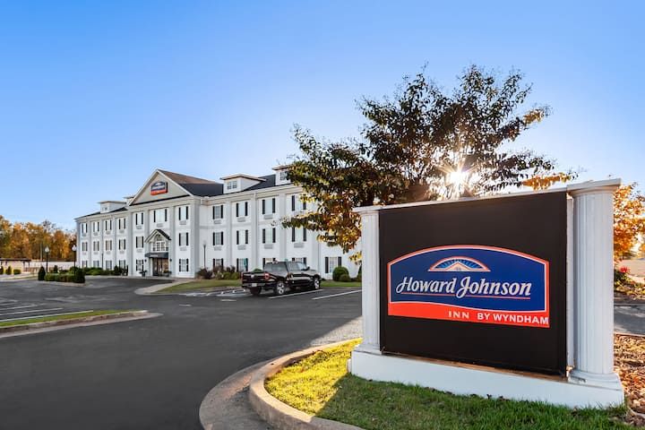 Howard Johnson by Wyndham Jackson