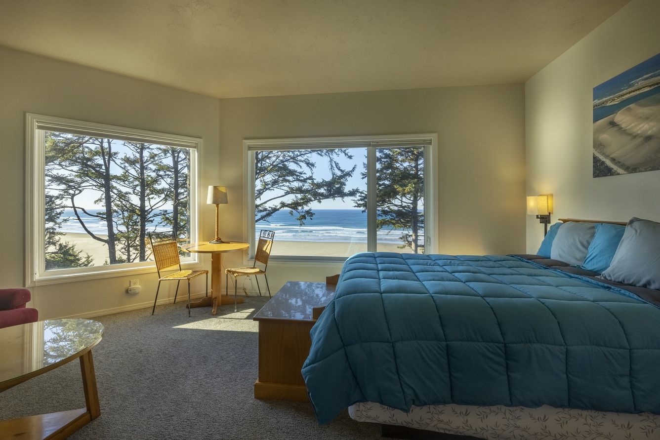 Tyee Lodge Oceanfront Bed and Breakfast
