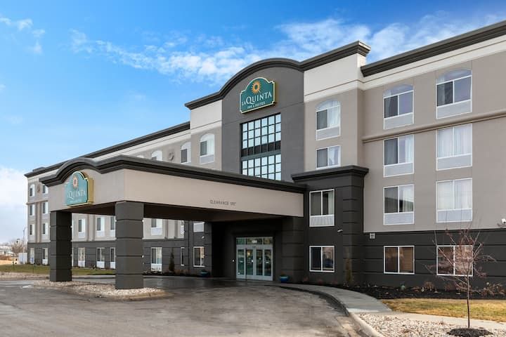 La Quinta Inn & Suites Omaha Airport Downtown