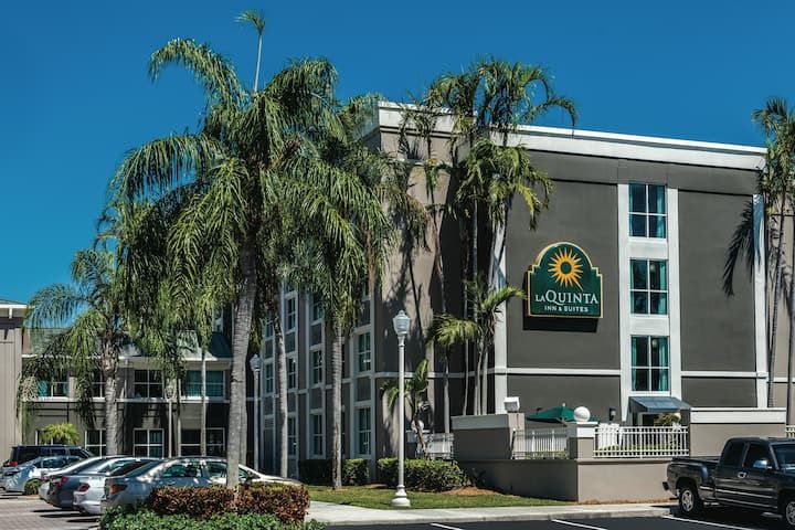 La Quinta Inn & Suites Plantation at SW 6th St