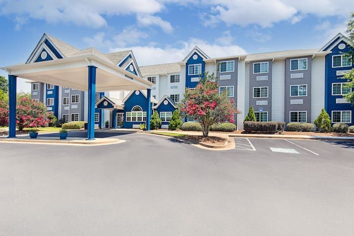 Microtel Inn & Suites by Wyndham Columbus North