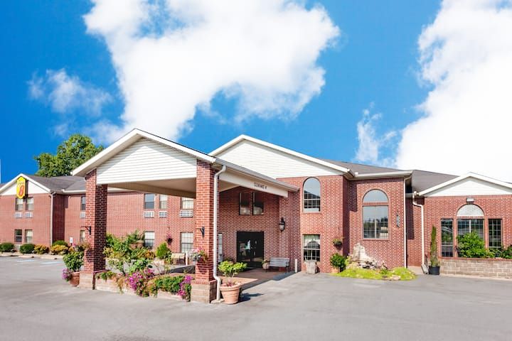 Super 8 by Wyndham Pine Bluff