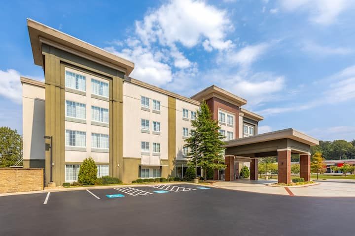 La Quinta Inn & Suites Chattanooga - Lookout Mtn