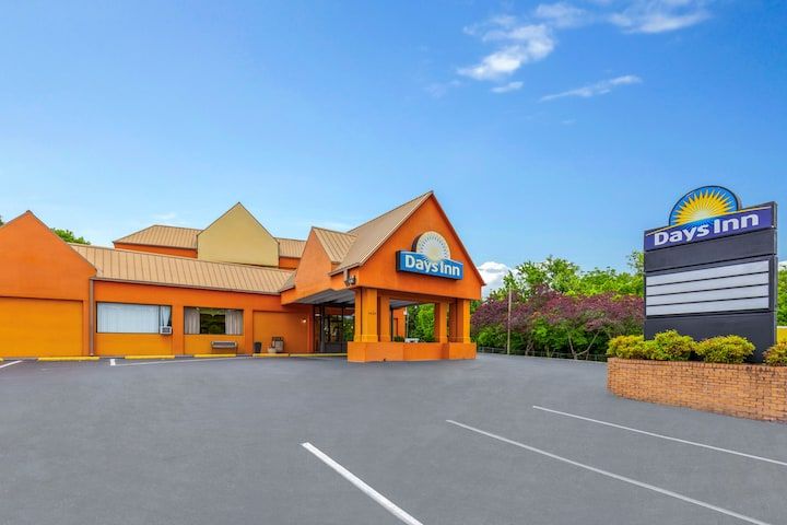 Days Inn by Wyndham Knoxville East
