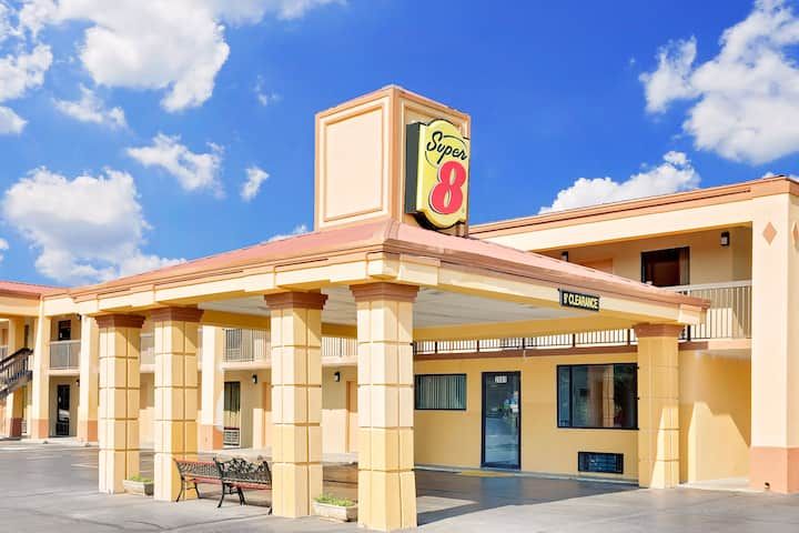 Super 8