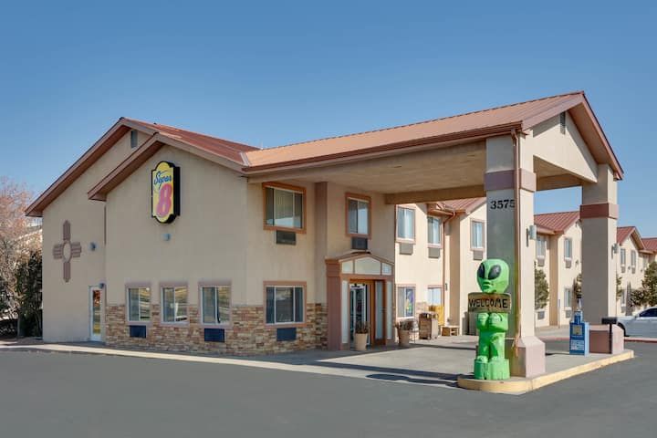 Super 8 by Wyndham Roswell