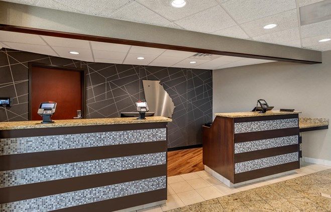 Drury Inn & Suites