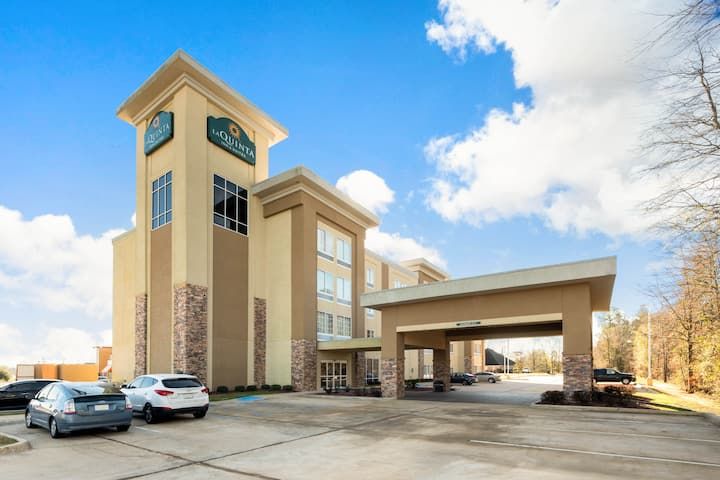 La Quinta Inn & Suites