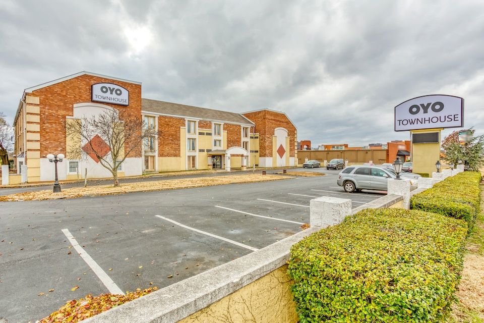 Oyo Townhouse
