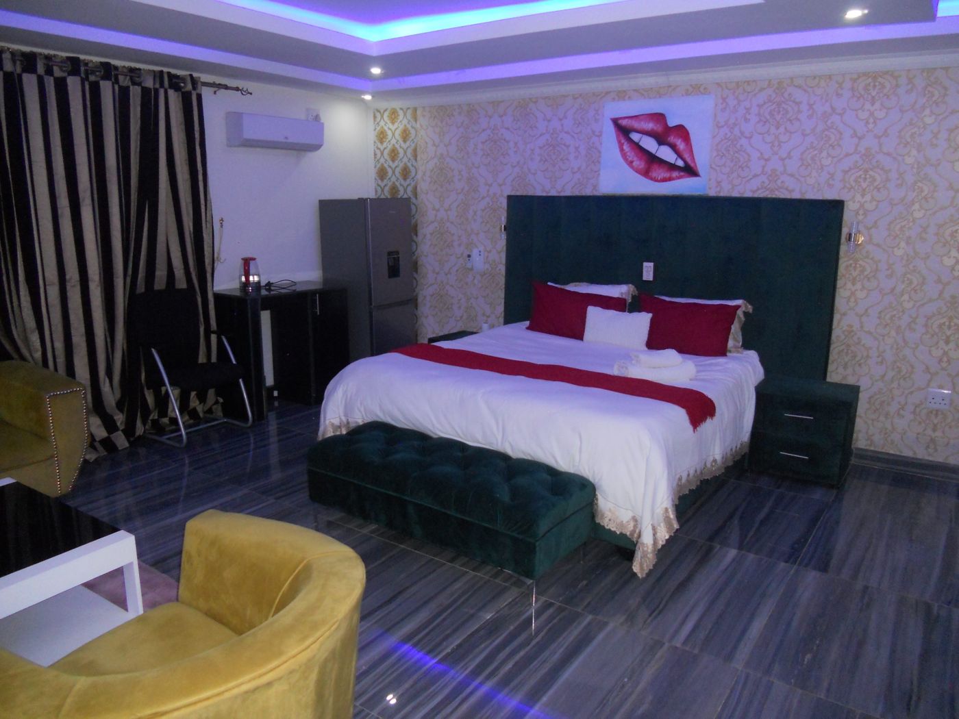Gold Crown International Hotel