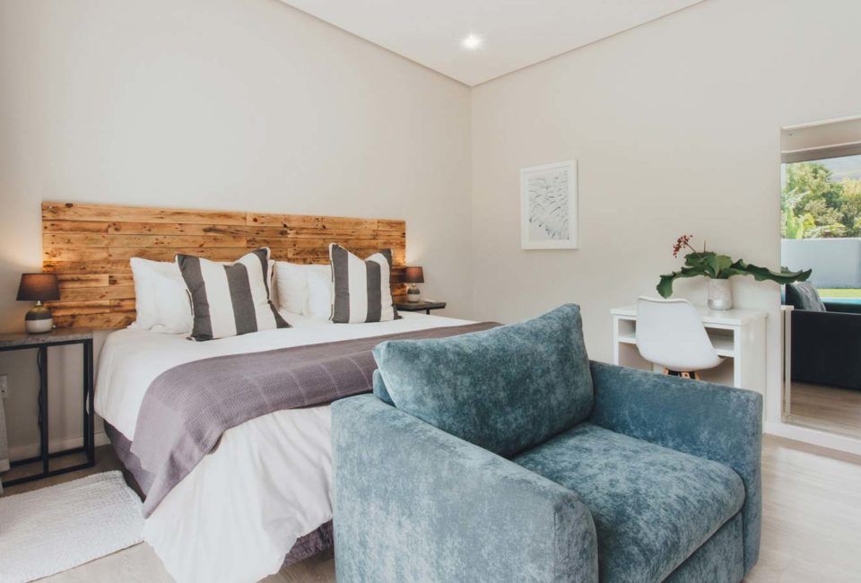 A Riverbed Guesthouse