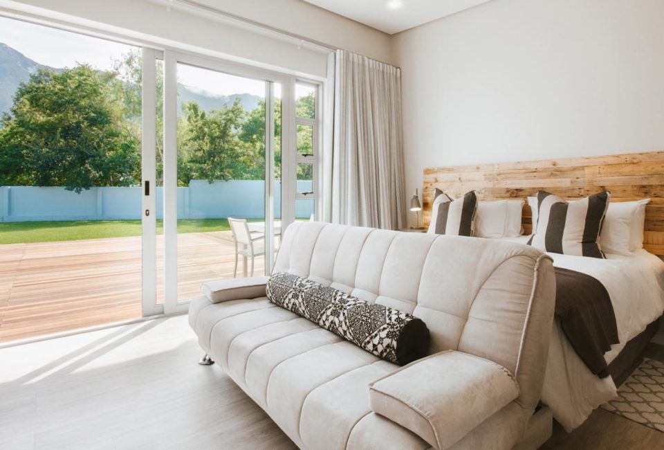 A Riverbed Guesthouse