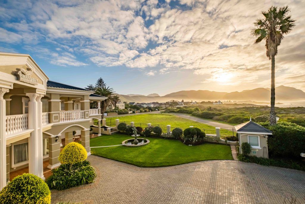 Grand Lux Boutique Manor