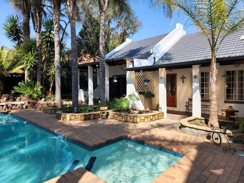 Six Valk Avenue Guest House