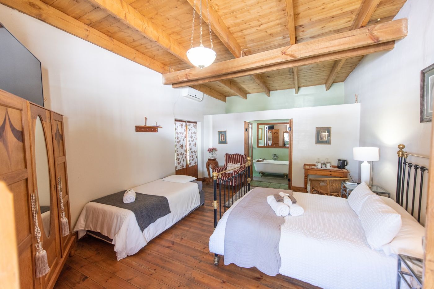Leo Guest House