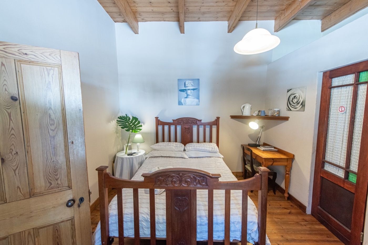 Leo Guest House